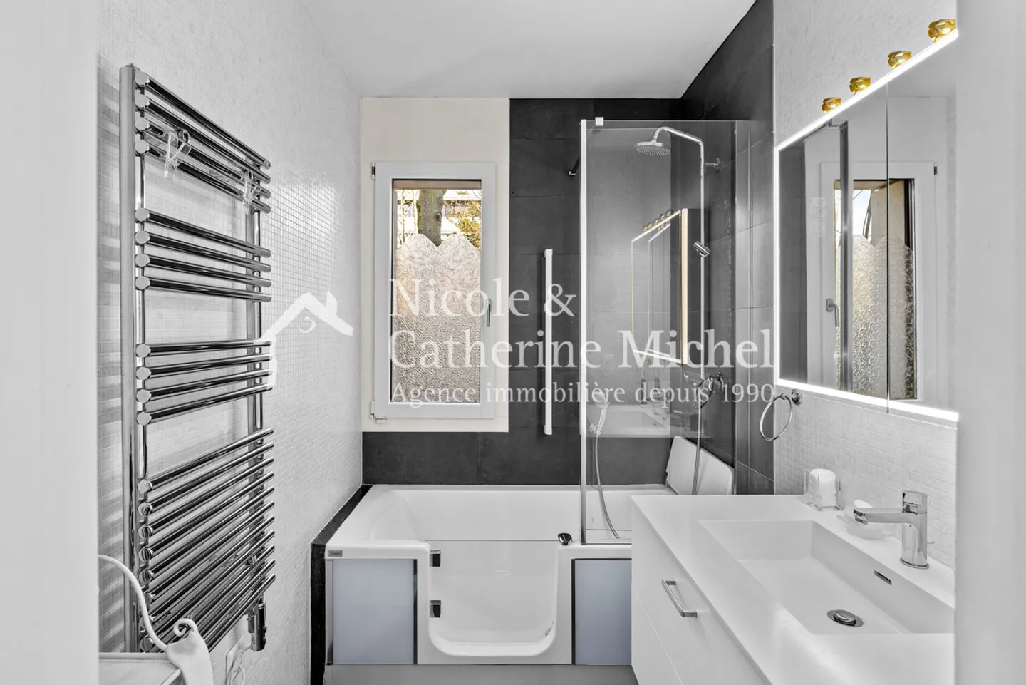 Exclusive Garden Apartment with Views - Photo 8 of 9