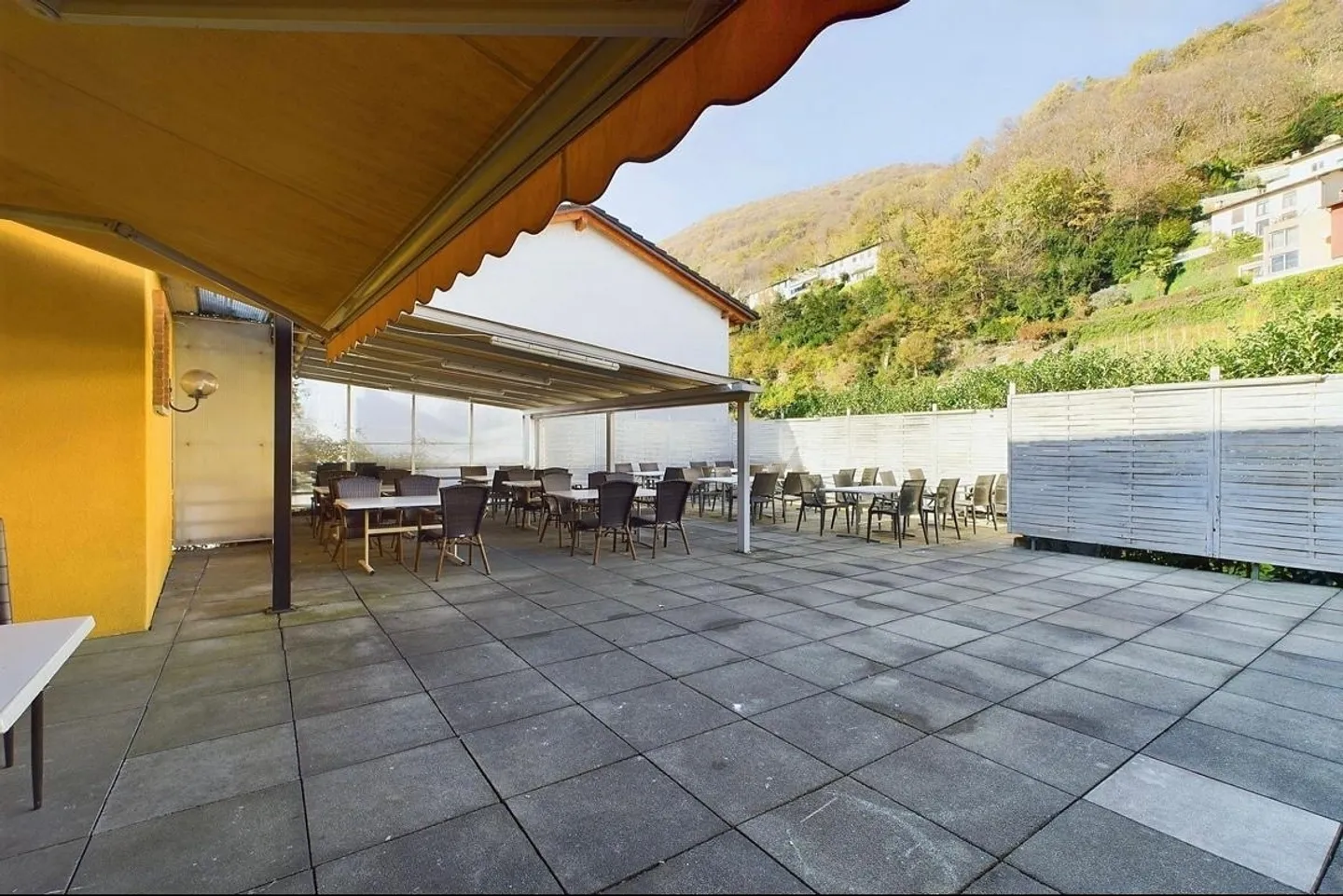 Charming residential and commercial building with potential in Sanmentina // A unique gem in Bellinzona duplex house with historic cave, modern apartment and ample potential - Photo 5 of 12