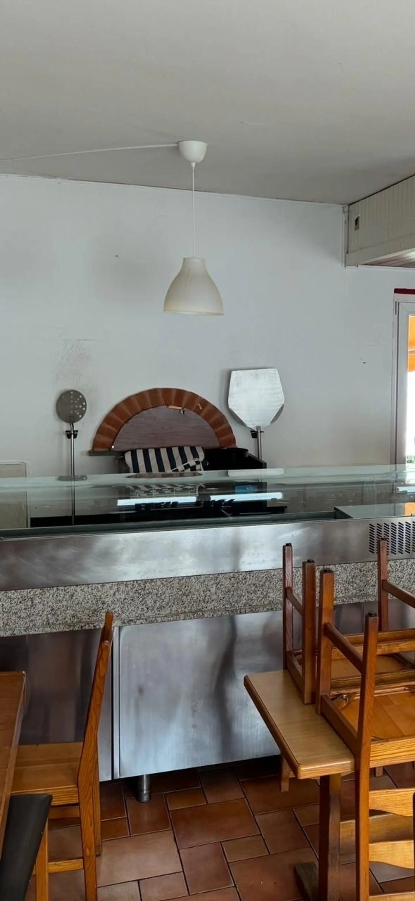 Charming residential and commercial building with potential in Sanmentina // A unique gem in Bellinzona duplex house with historic cave, modern apartment and ample potential - Photo 7 of 12