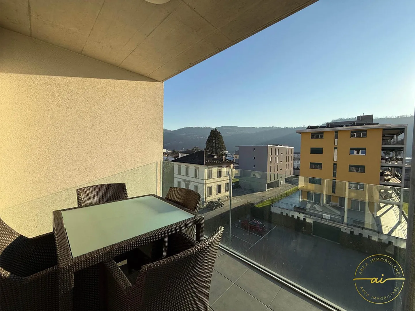 APPARTEMENT LUMINEUX 3.5 PIÈCES AVEC TERRASSE À BALERNA - Photo 2 sur 12