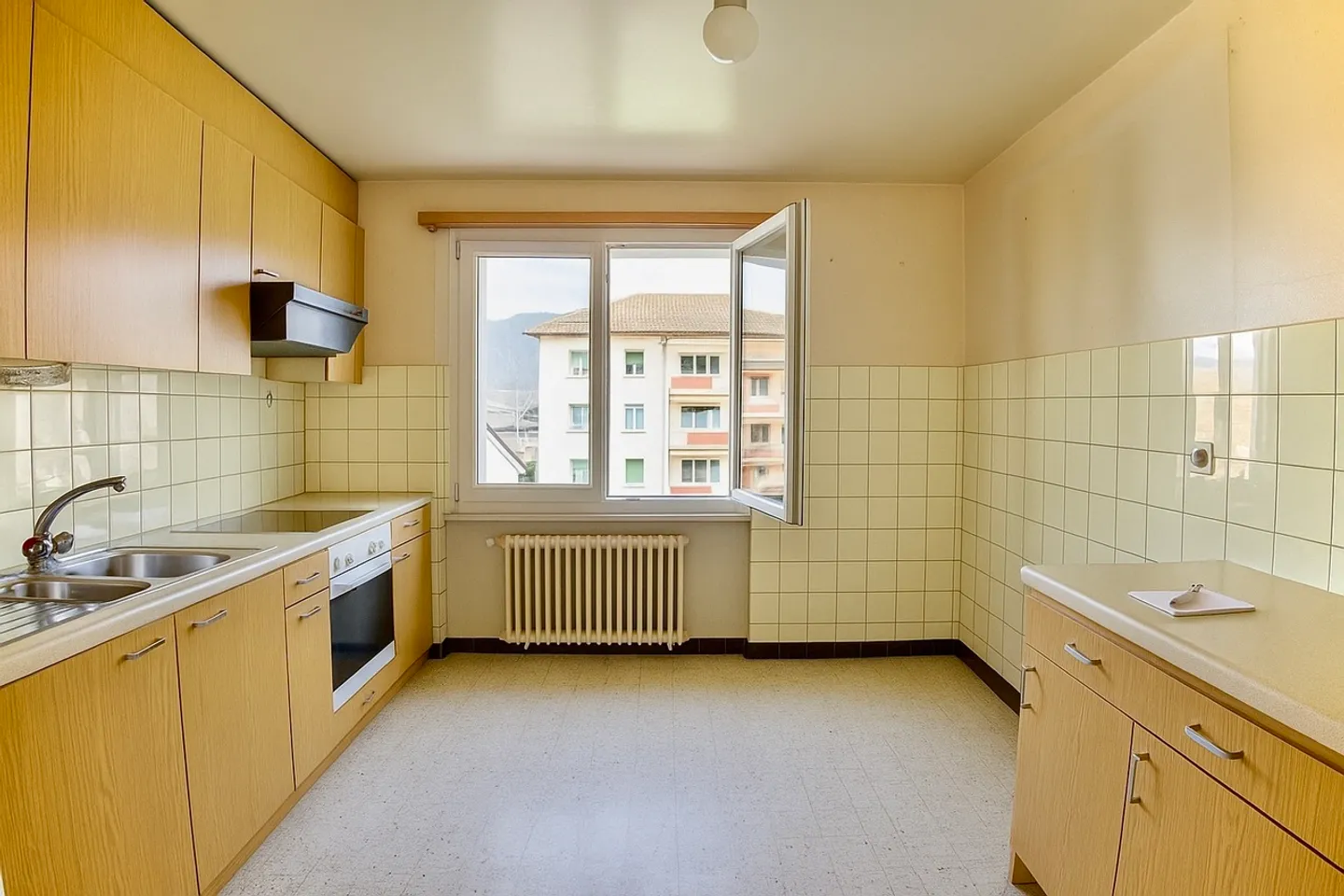 POTENZIAL ZU ENTHÜLLEN IM HERZEN DES DORFES - Foto 4 von 6