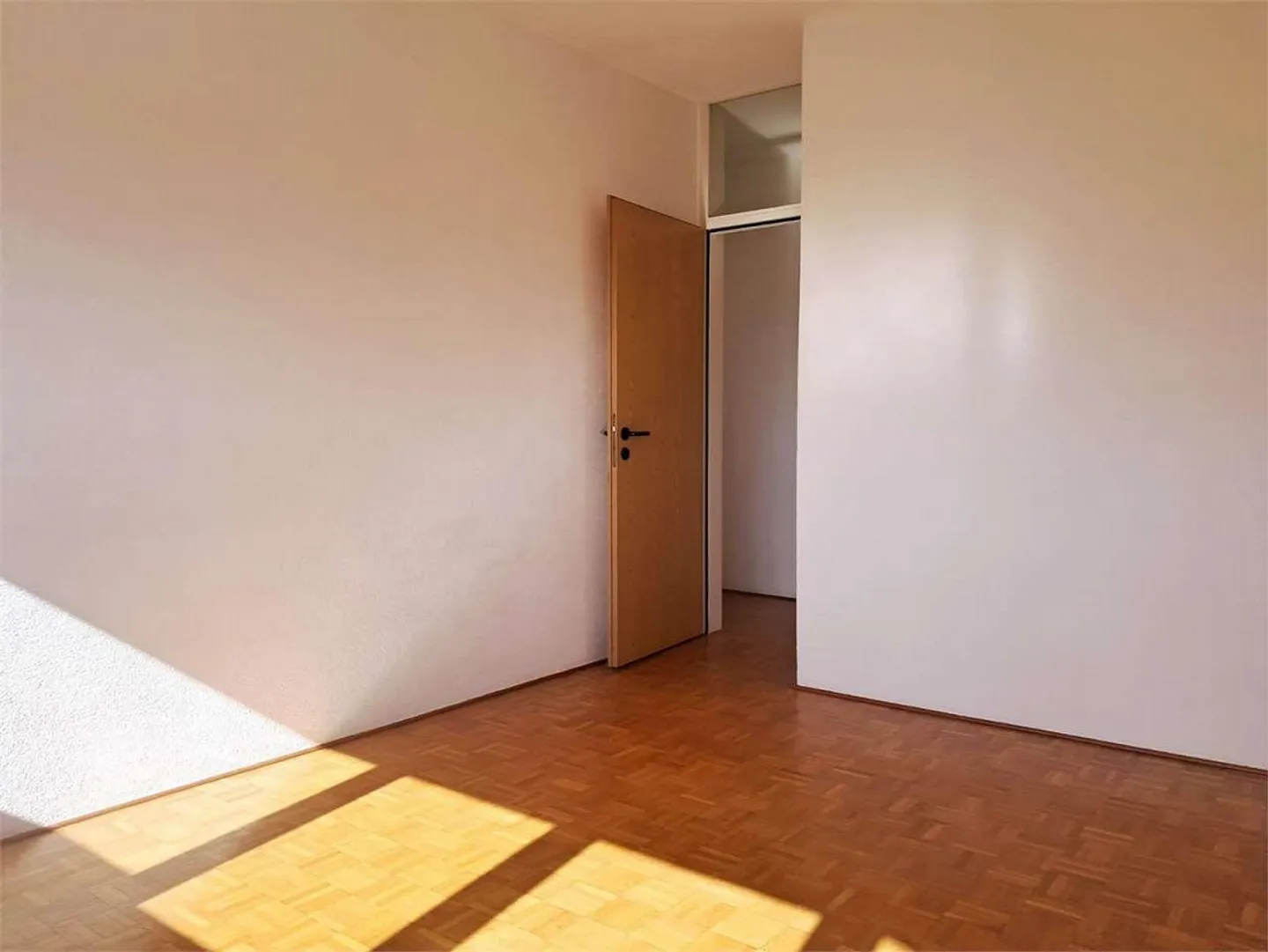 Helle 3,5 Zimmer mit offener Aussicht - Foto 3 von 6