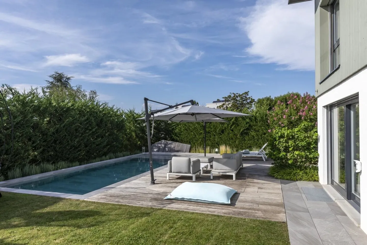 SPLENDIDA VILLA CON PISCINA A VÉSENAZ - Foto 1 di 13