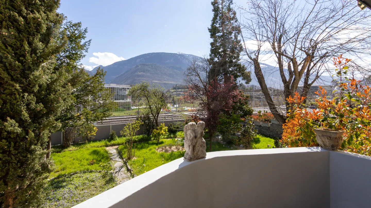 EXCEPTIONAL MAIN HOUSE MITTER IN SIERRE - Photo 11 of 16