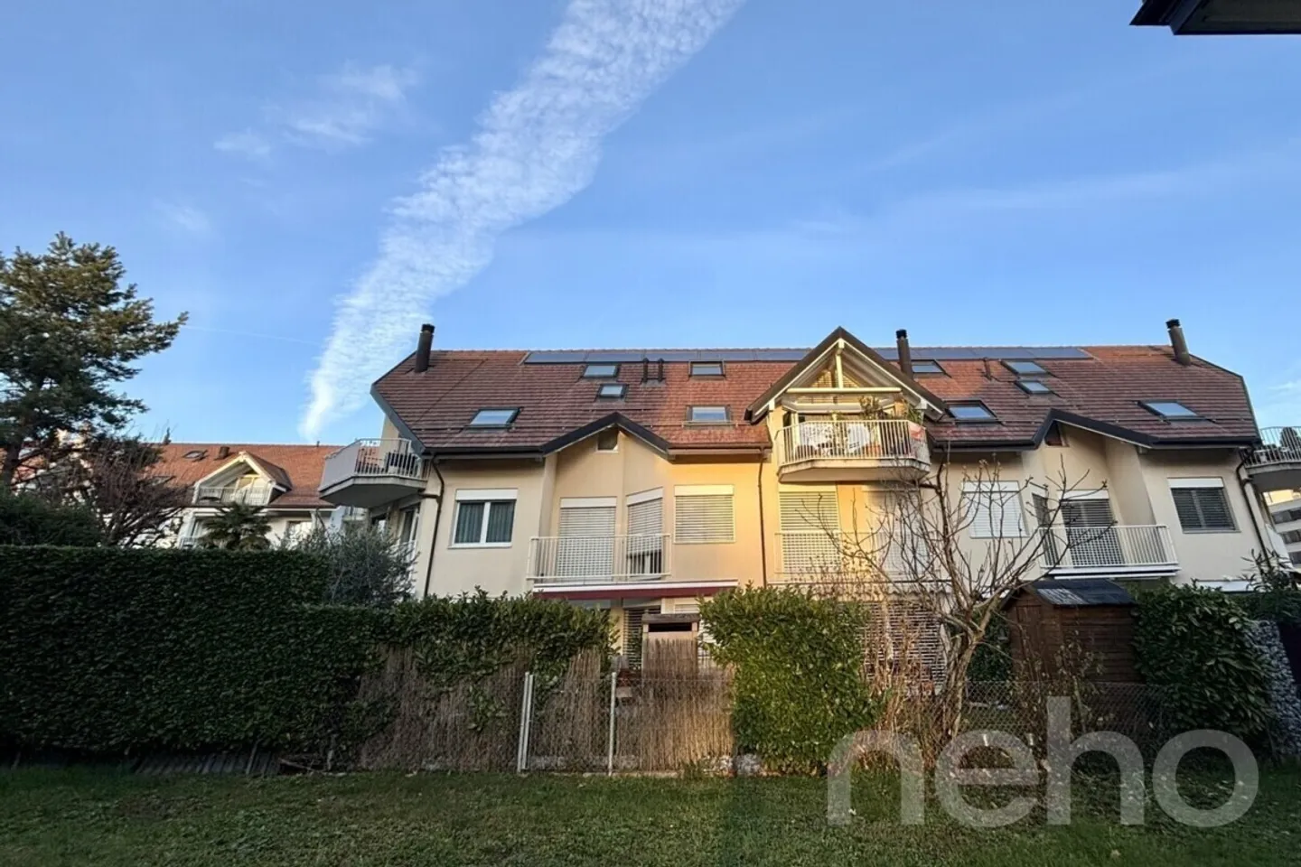 Elegante duplex di 4.5 locali mansardato, spazioso e luminoso a Gland - Foto 2 di 12