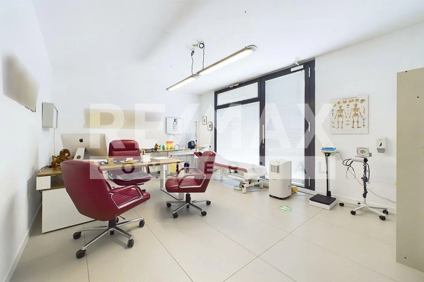 Modernes Geschäftshaus mit vielseitigen Möglichkeiten - Foto 10 von 13