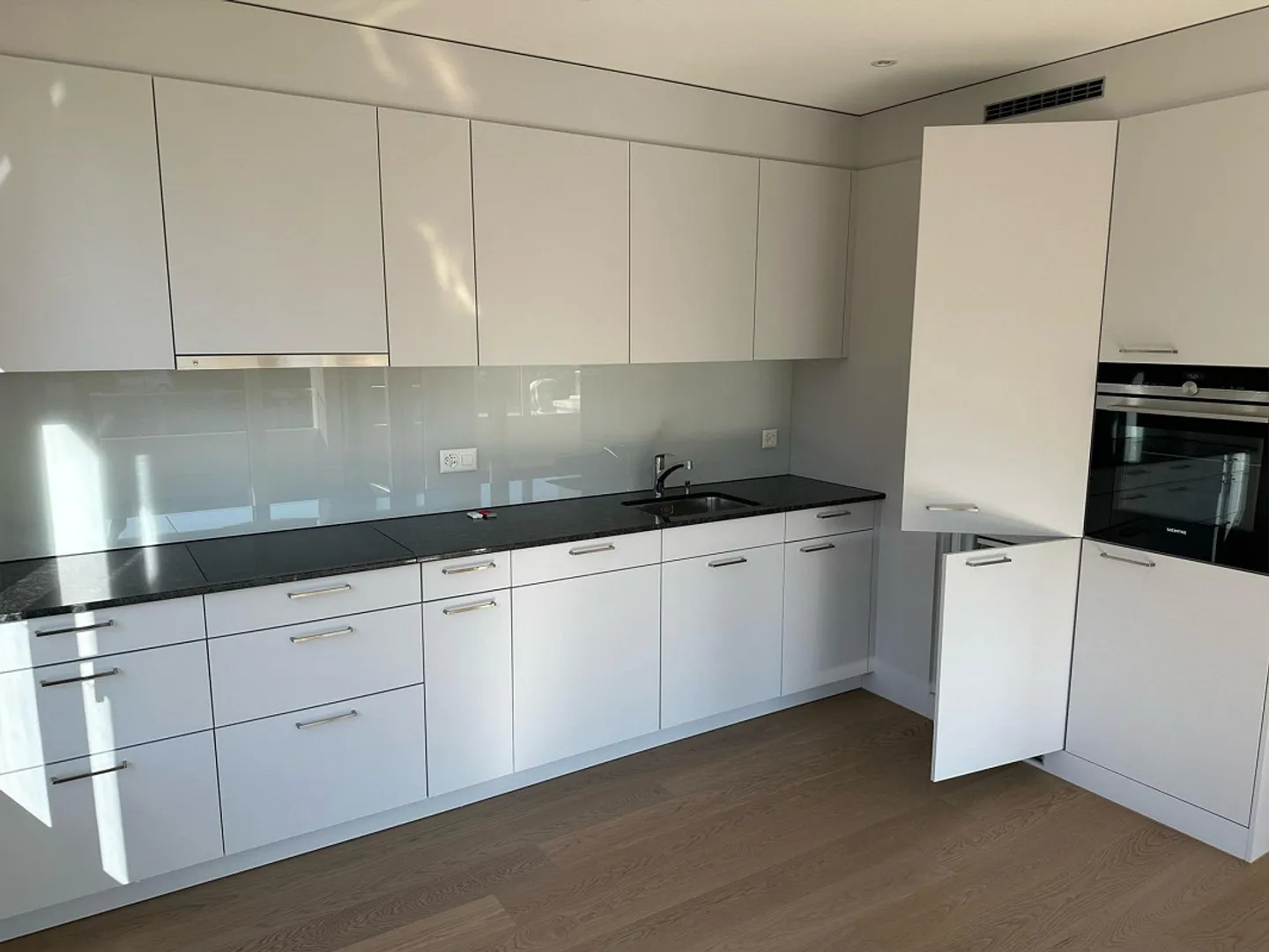 Schöne und helle 2.5-Zimmer-Wohnung im EG nahe Bahnhof Dietlikon - Foto 4 di 8