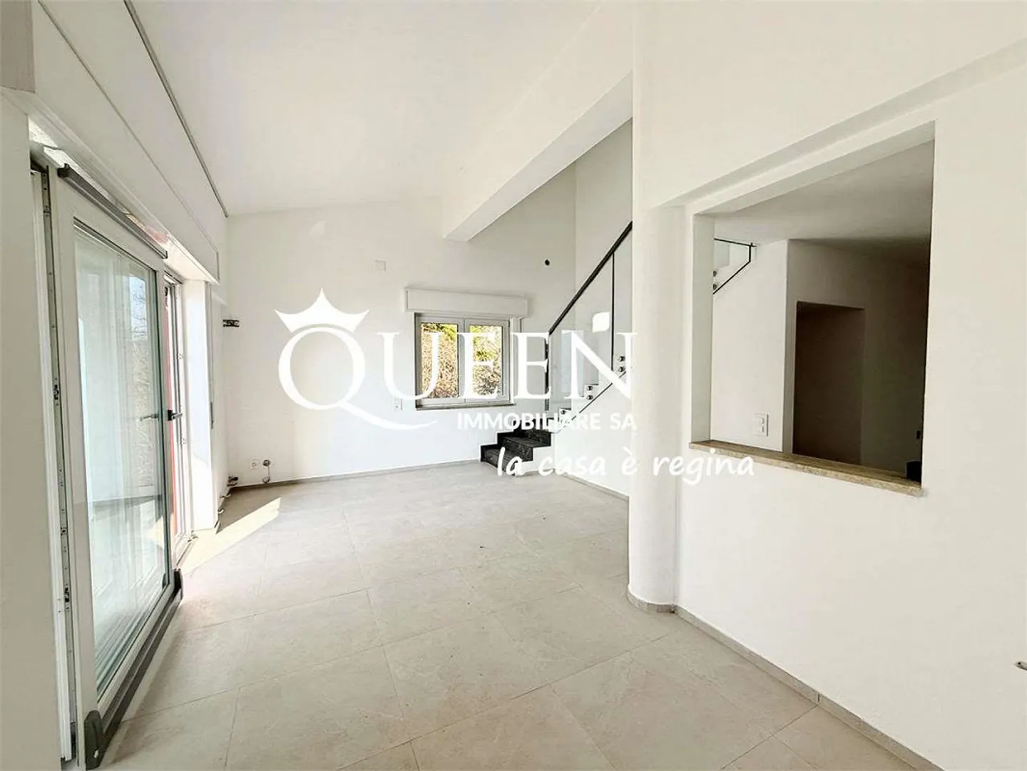 Rovio : Maison avec 5,5 pièces, 240 m², vue sur le lac et jardin - Photo 3 sur 13