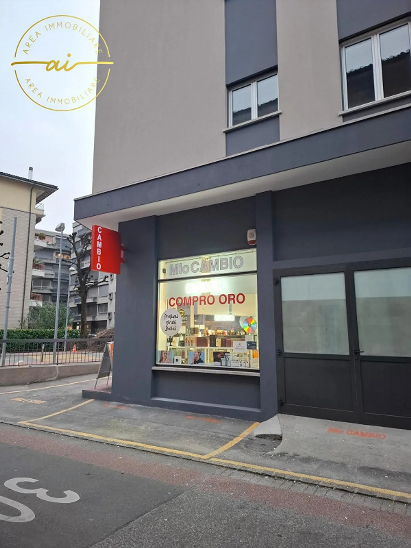 Gewerbefläche mit Schaufenster in Chiasso - Foto 2 von 2