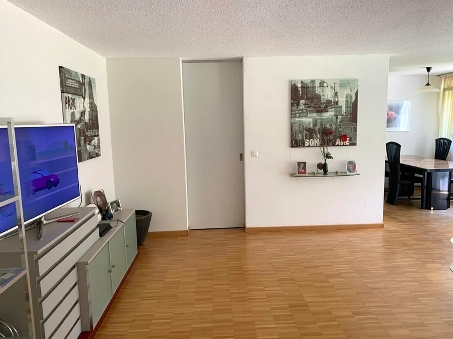 Spacious Ground Floor Apartment - Photo 3 of 8