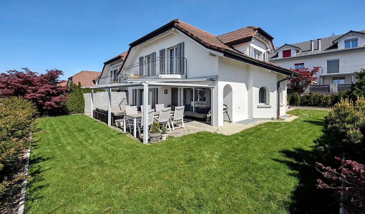 Geräumiges Doppeleinfamilienhaus bei Zürich - Foto 1 von 7