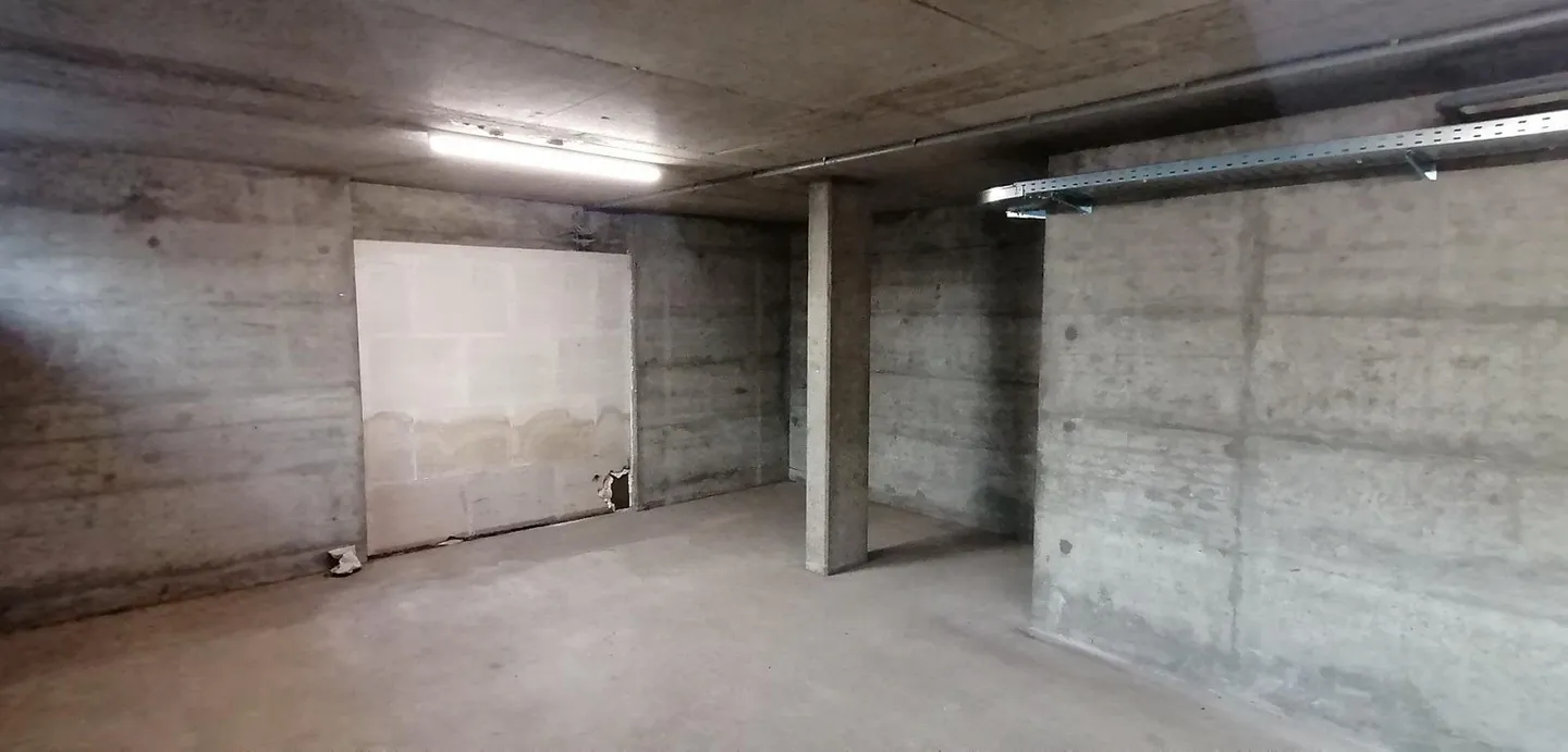 Salle de stockage 46m² - Photo 2 sur 5