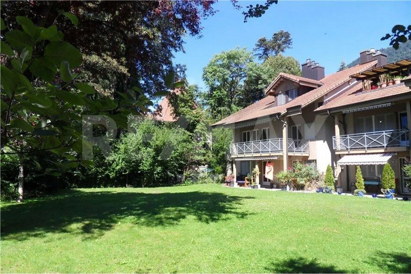 Renovierte 4,5 Zimmerwohnung mitten im Zentrum und mitten im Grünen - Foto 1 von 13