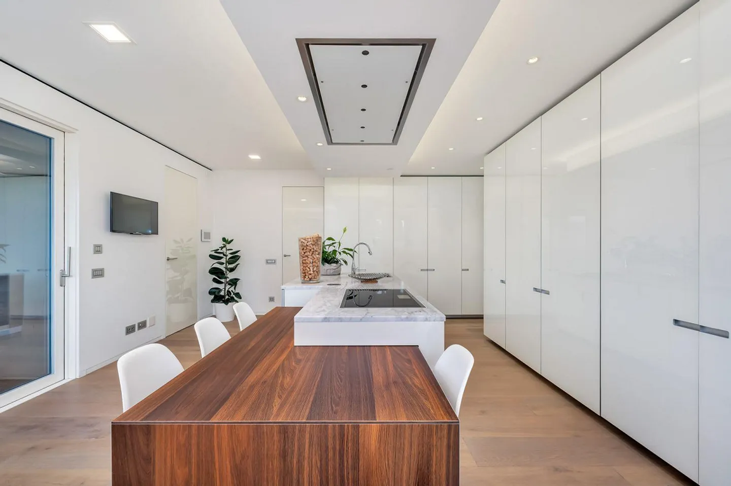 Representative Apartment with Exclusive Amenities in Central Location - Photo 9 of 13