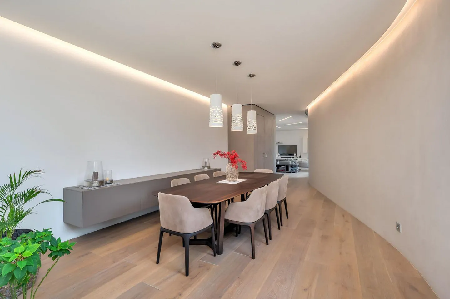 Representative Apartment with Exclusive Amenities in Central Location - Photo 10 of 13