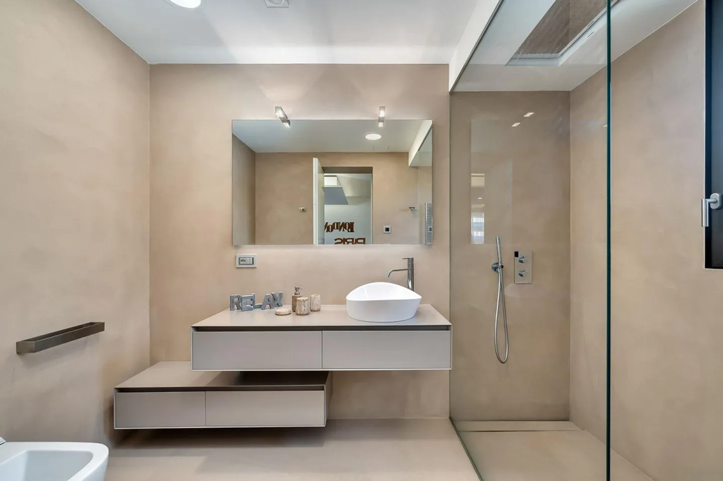 Representative Apartment with Exclusive Amenities in Central Location - Photo 12 of 13