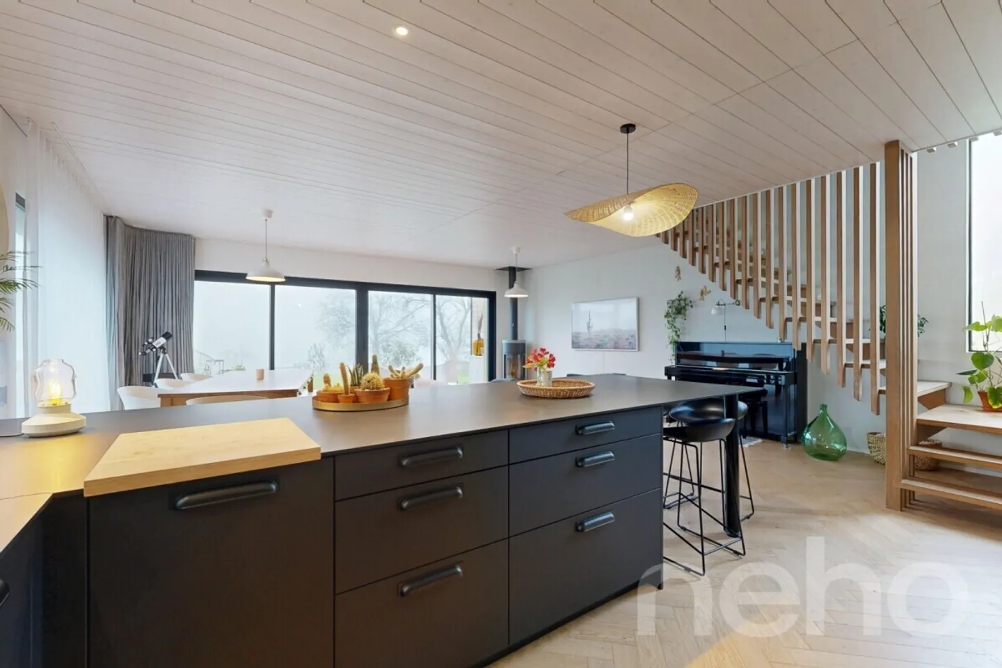 Stunning new villa with a view of the Lake - Photo 9 of 12