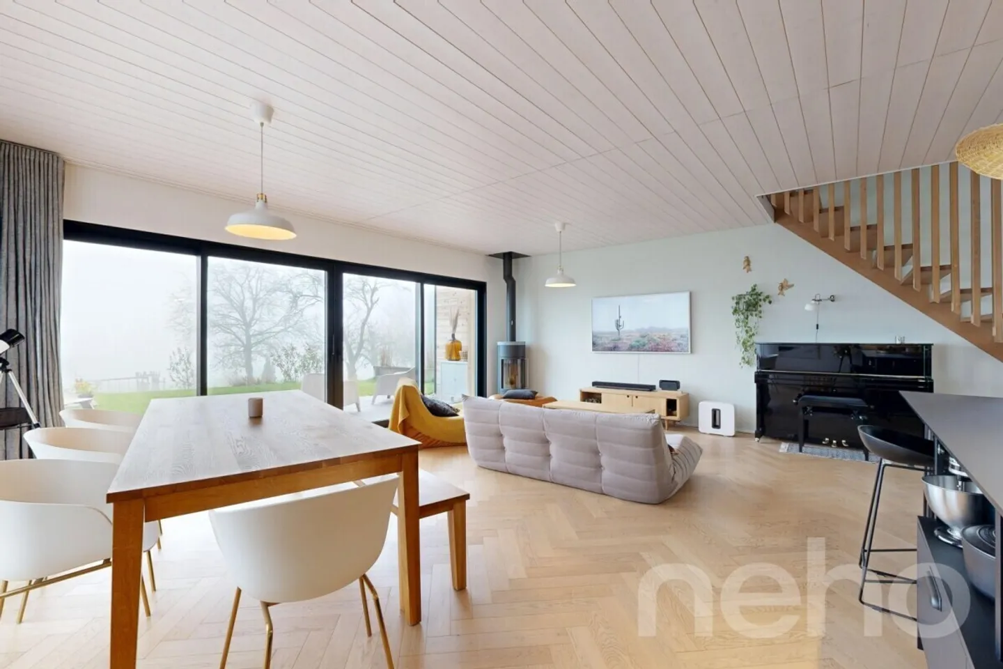 Stunning new villa with a view of the Lake - Photo 3 of 12