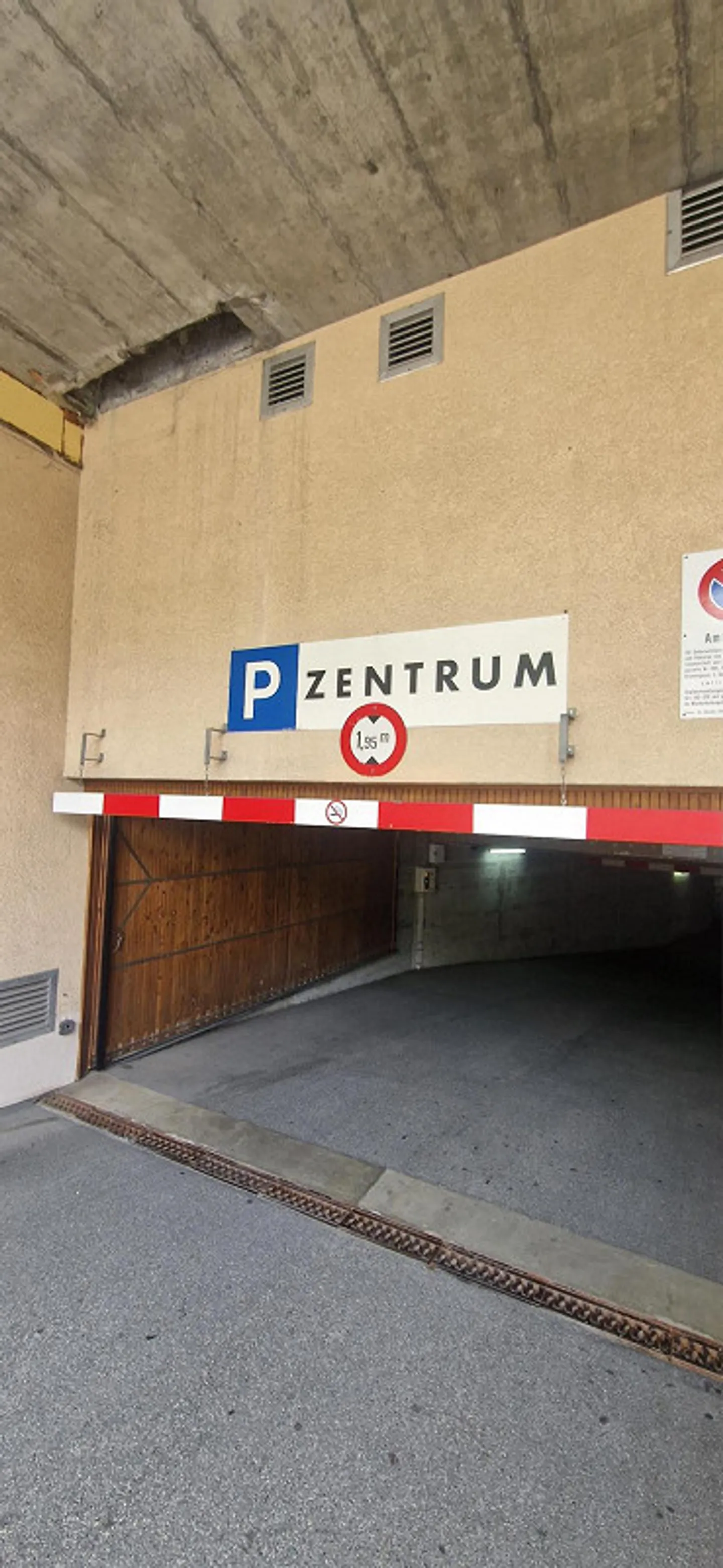 Place de parking dans un garage souterrain à louer – 7205 Zizers - Photo 3 sur 3