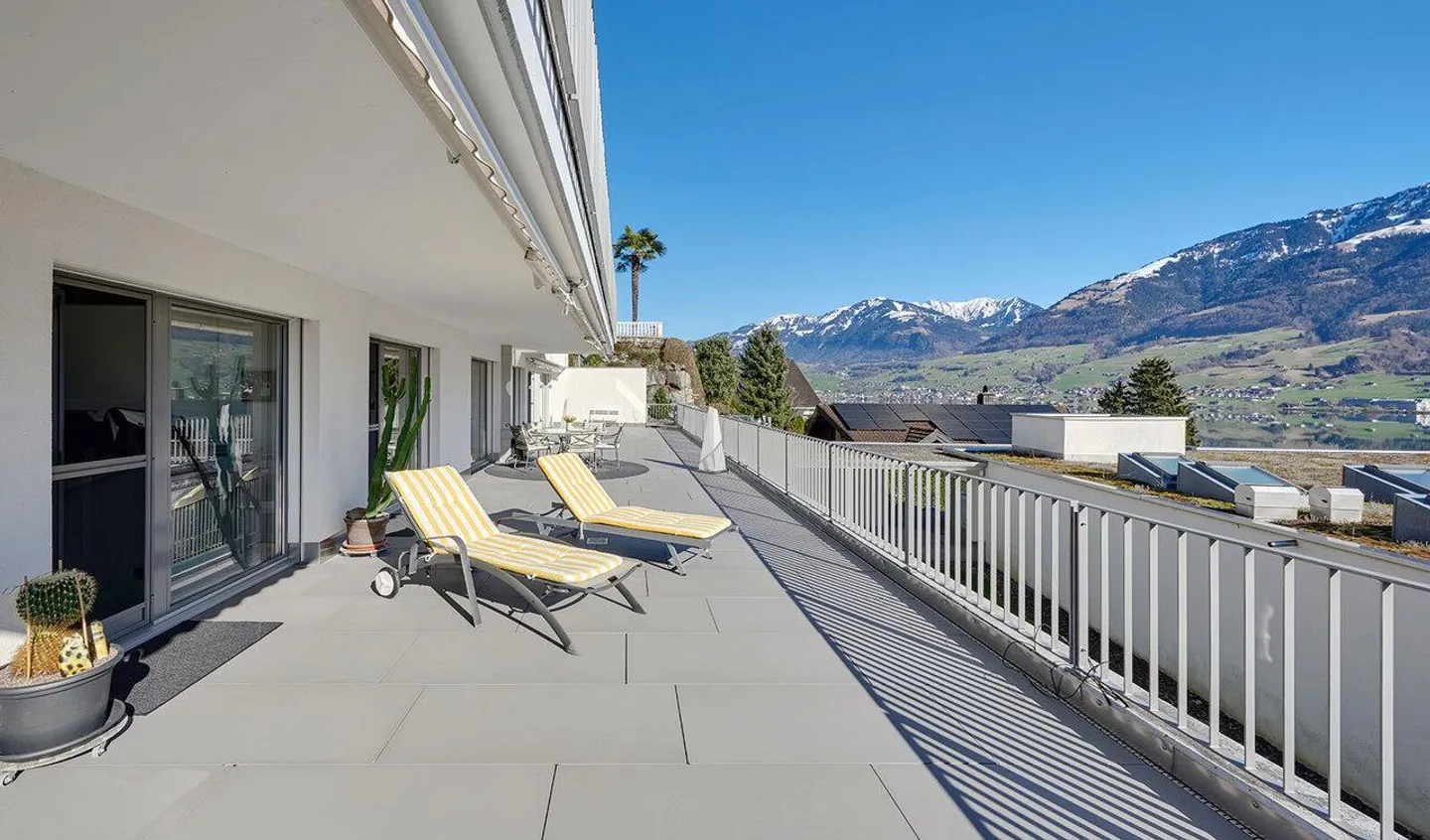 Sonnenverwöhnte Terrassenwohnung mit Seeblick - Foto 1 von 8