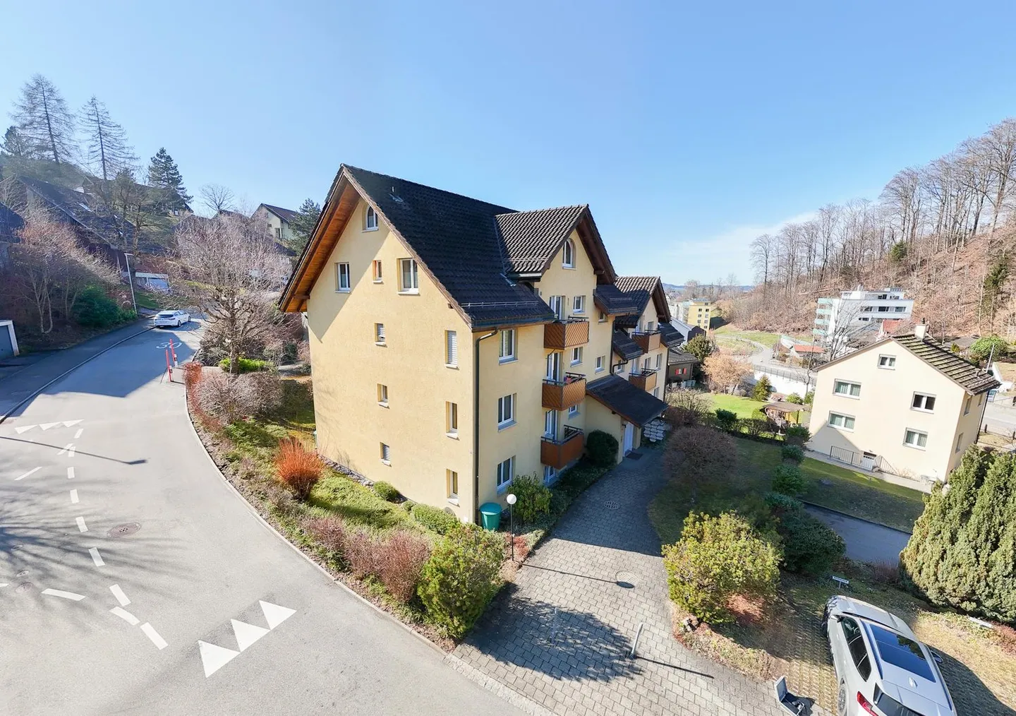 Appartement élégant de 3 1/2 pièces avec 2 balcons dans le populaire St. Georgen - Photo 1 sur 11
