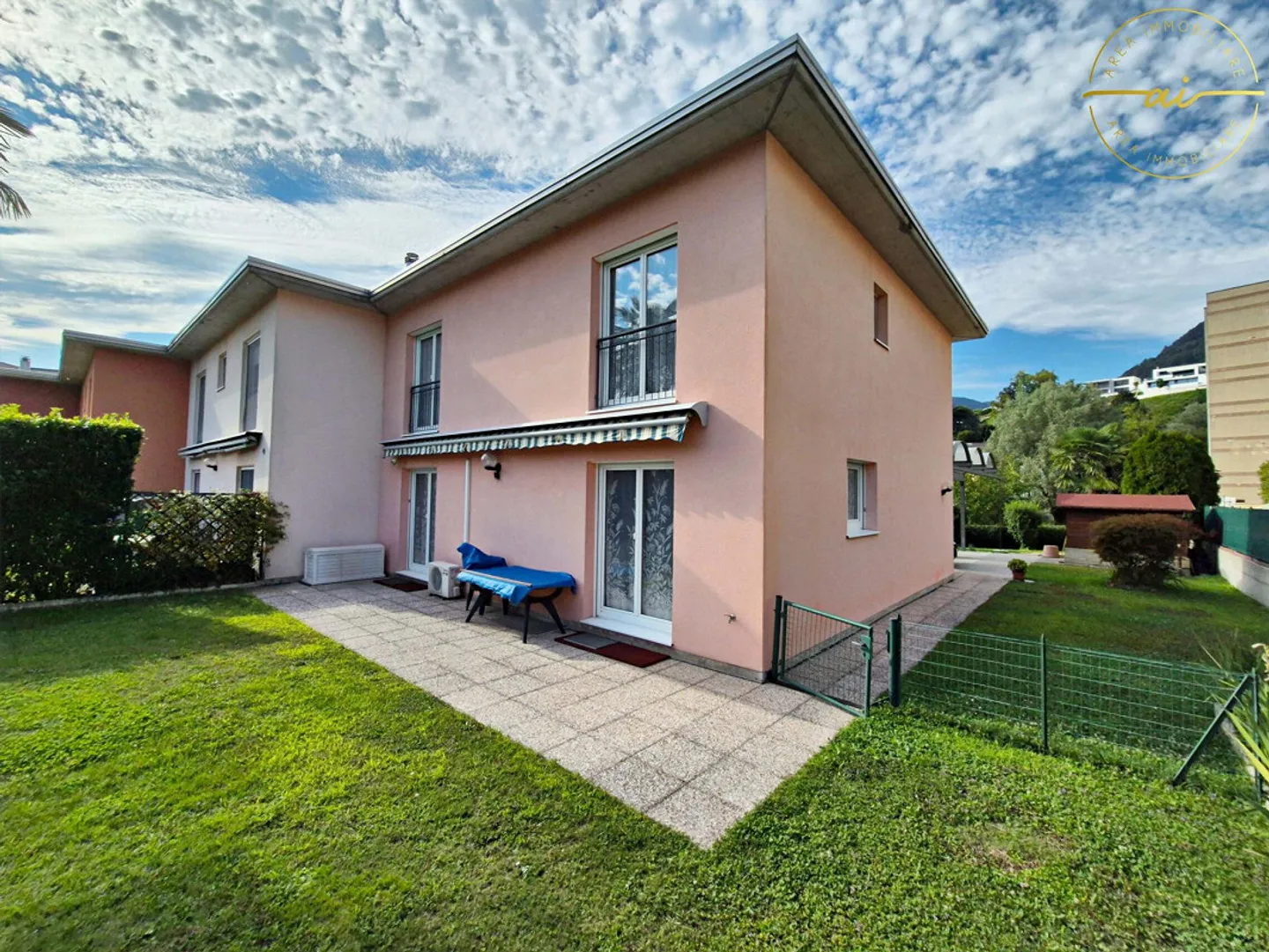 Maison d'angle lumineuse de 5,5 pièces dans le vert - Photo 1 sur 13