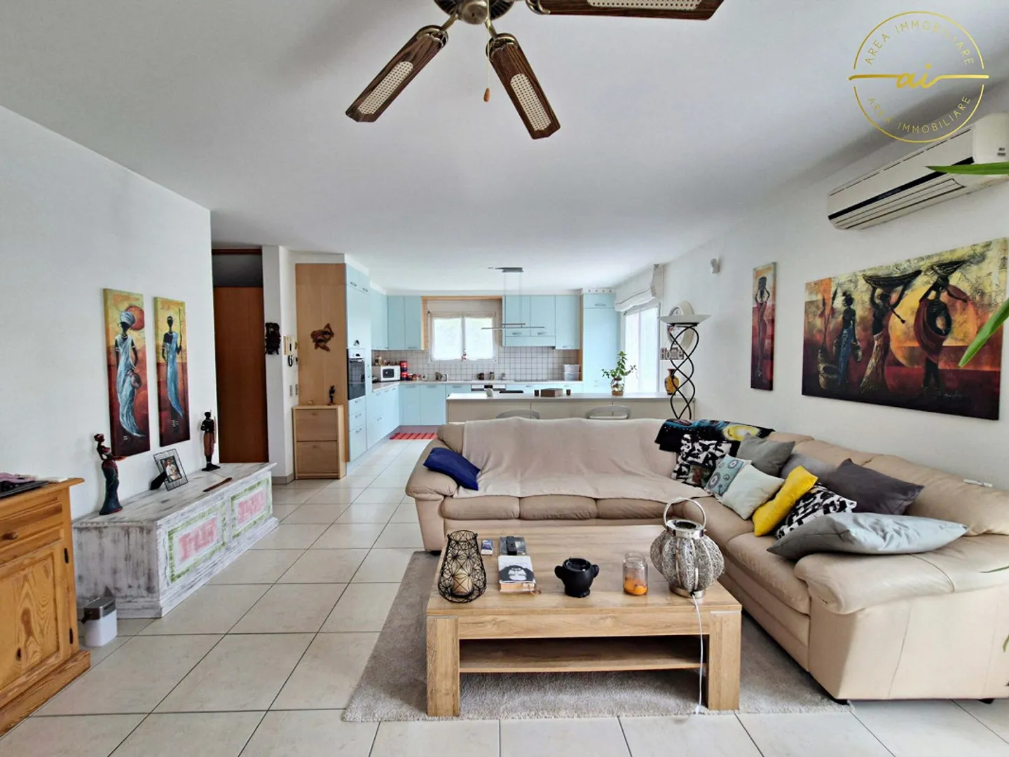 Maison d'angle lumineuse de 5,5 pièces dans le vert - Photo 2 sur 13