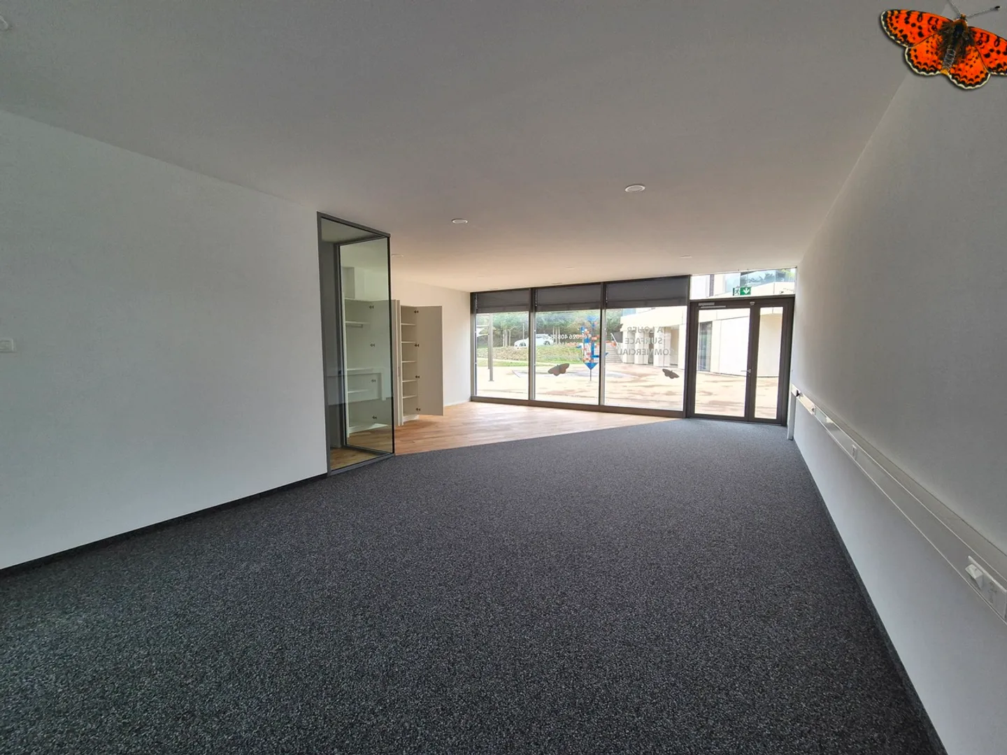 SUPERFICIE DI 120 M² IDEALE PER UN UFFICIO CLASSE! - Foto 1 di 8
