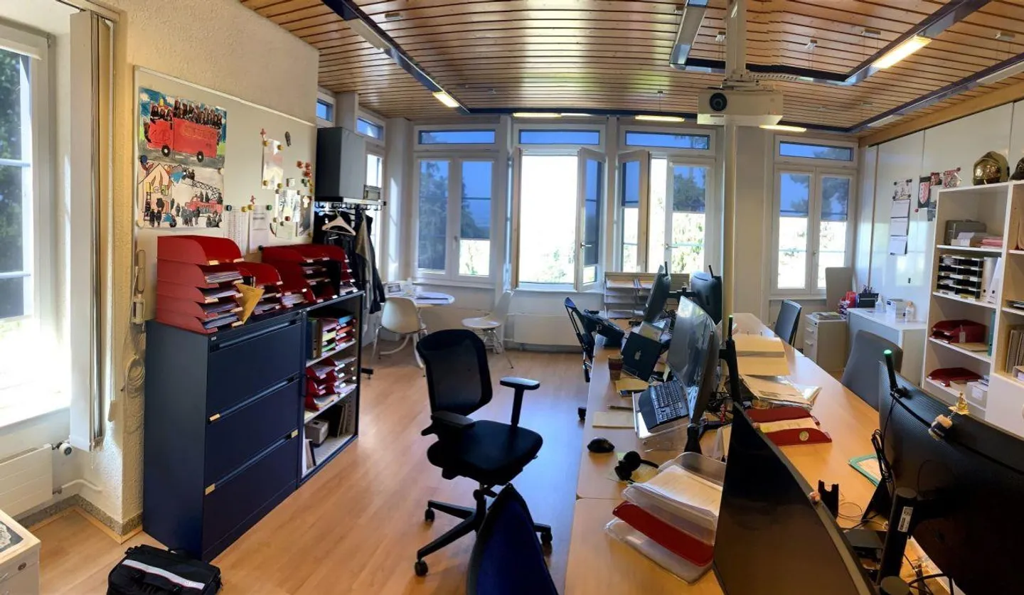 In a beautiful park, beautiful character building, campus, founded... - Photo 5 of 13