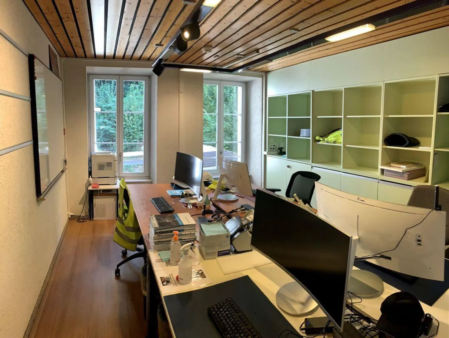 In a beautiful park, beautiful character building, campus, founded... - Photo 7 of 13