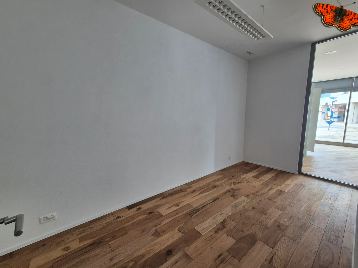 SUPERFICIE DI 120 M² IDEALE PER UN UFFICIO CLASSE! - Foto 2 di 8