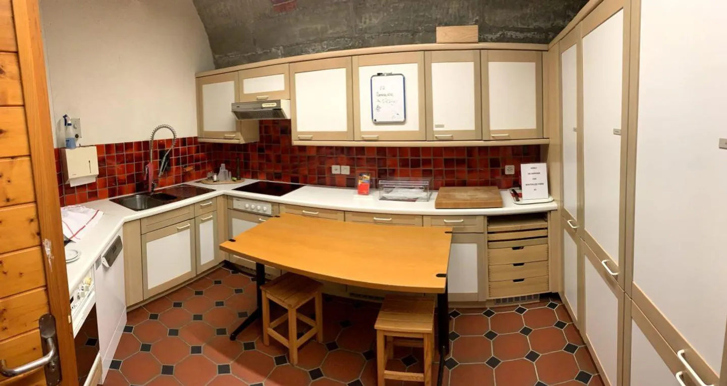 In a beautiful park, beautiful character building, campus, founded... - Photo 8 of 13