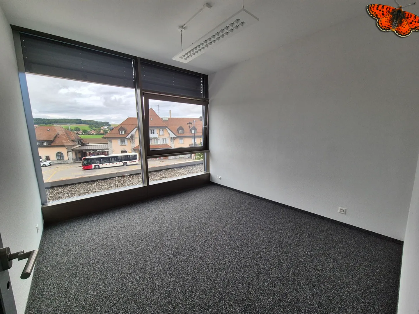SUPERFICIE DI 120 M² IDEALE PER UN UFFICIO CLASSE! - Foto 3 di 8