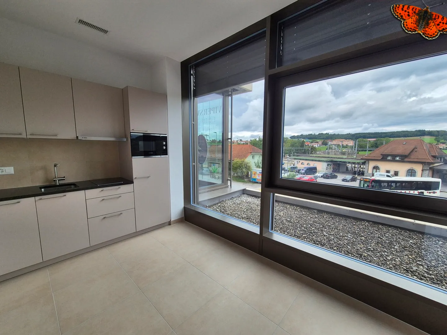 SUPERFICIE DI 120 M² IDEALE PER UN UFFICIO CLASSE! - Foto 5 di 8