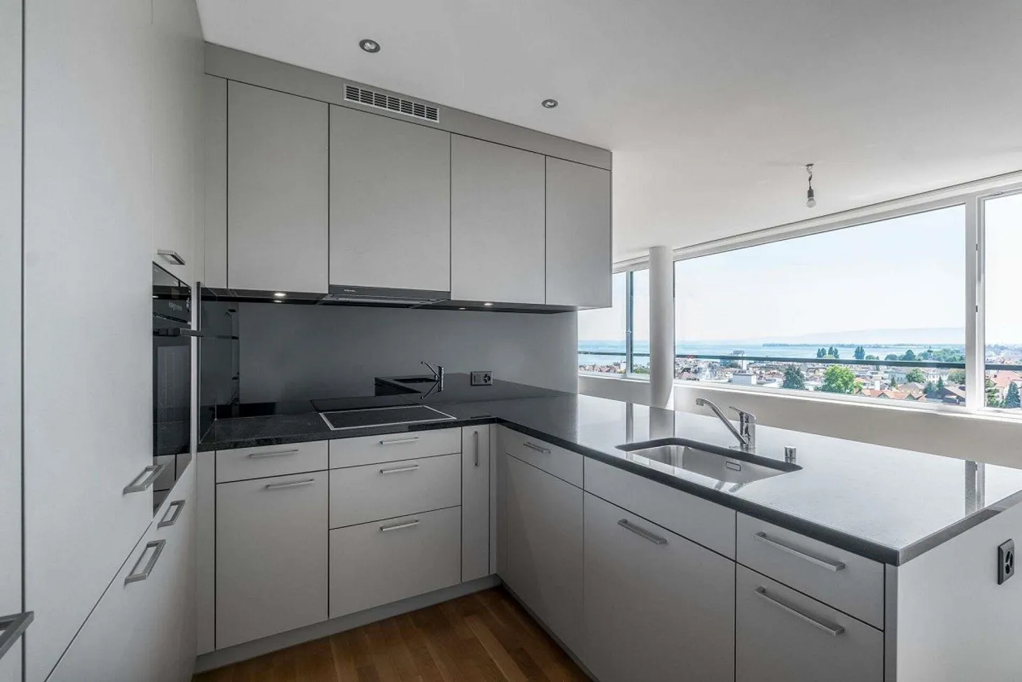 Attractive apartment in a central location - Photo 2 of 6