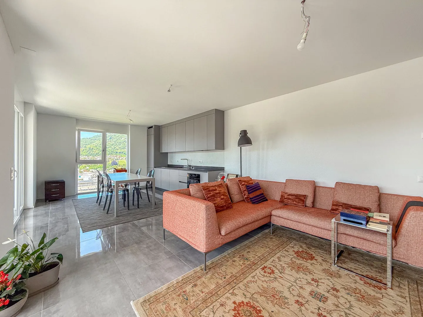 Modern penthouse with 3.5 rooms in Mendrisio - Photo 1 of 7