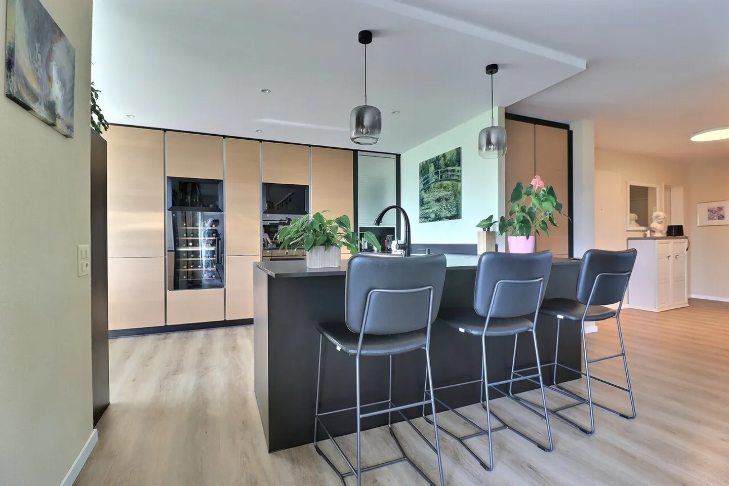 Bellissimo appartamento di 6 stanze, completamente ristrutturato - Foto 1 di 15