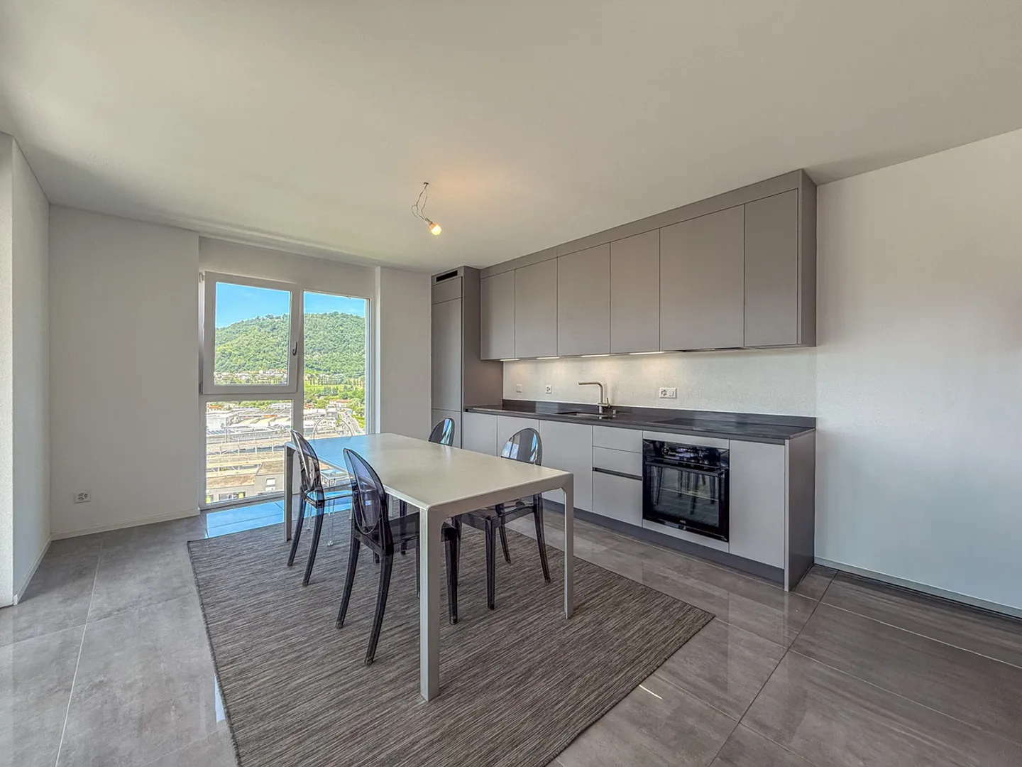 Modern penthouse with 3.5 rooms in Mendrisio - Photo 4 of 7