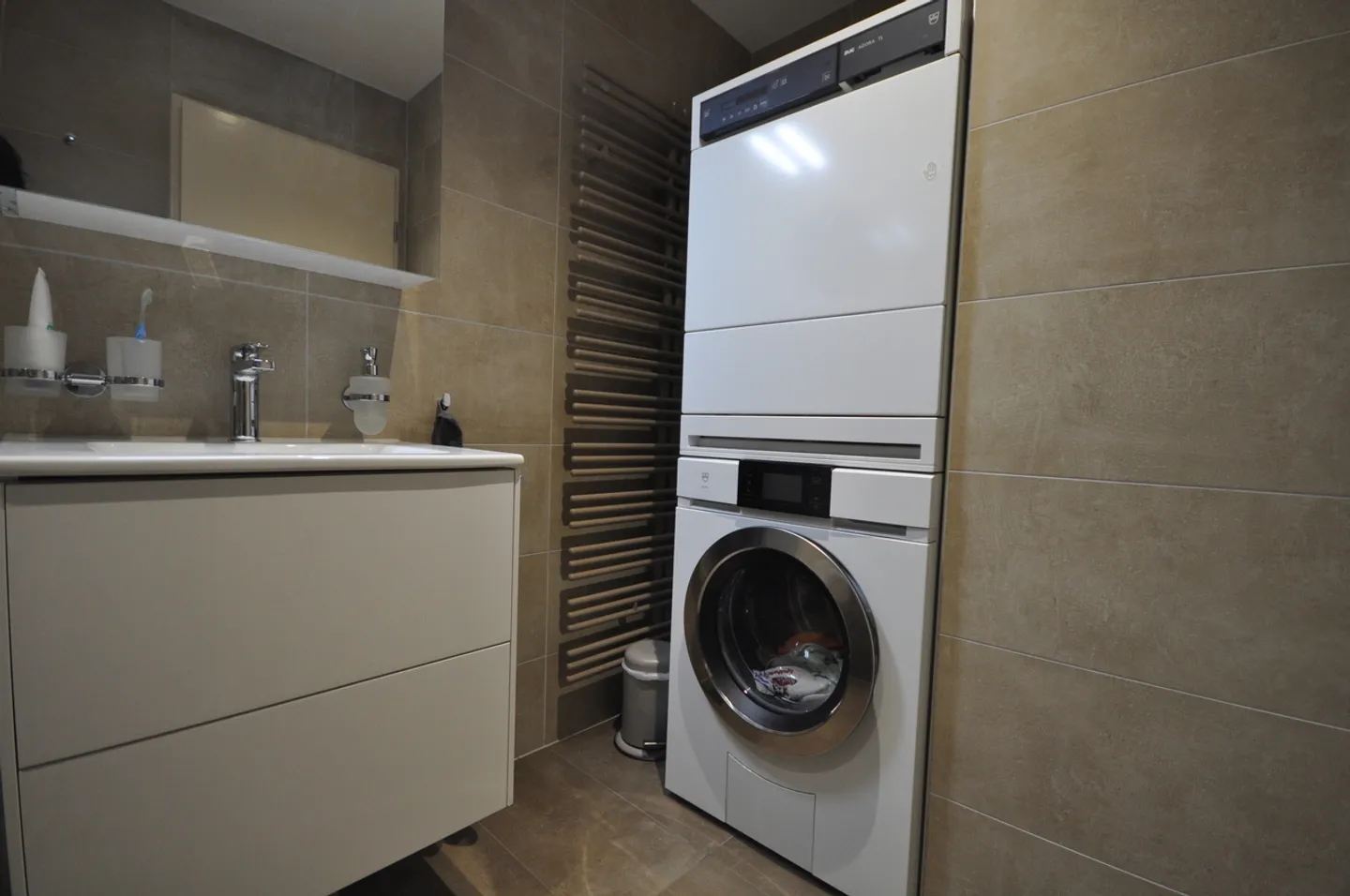 Bellissimo appartamento di 6 stanze, completamente ristrutturato - Foto 11 di 15