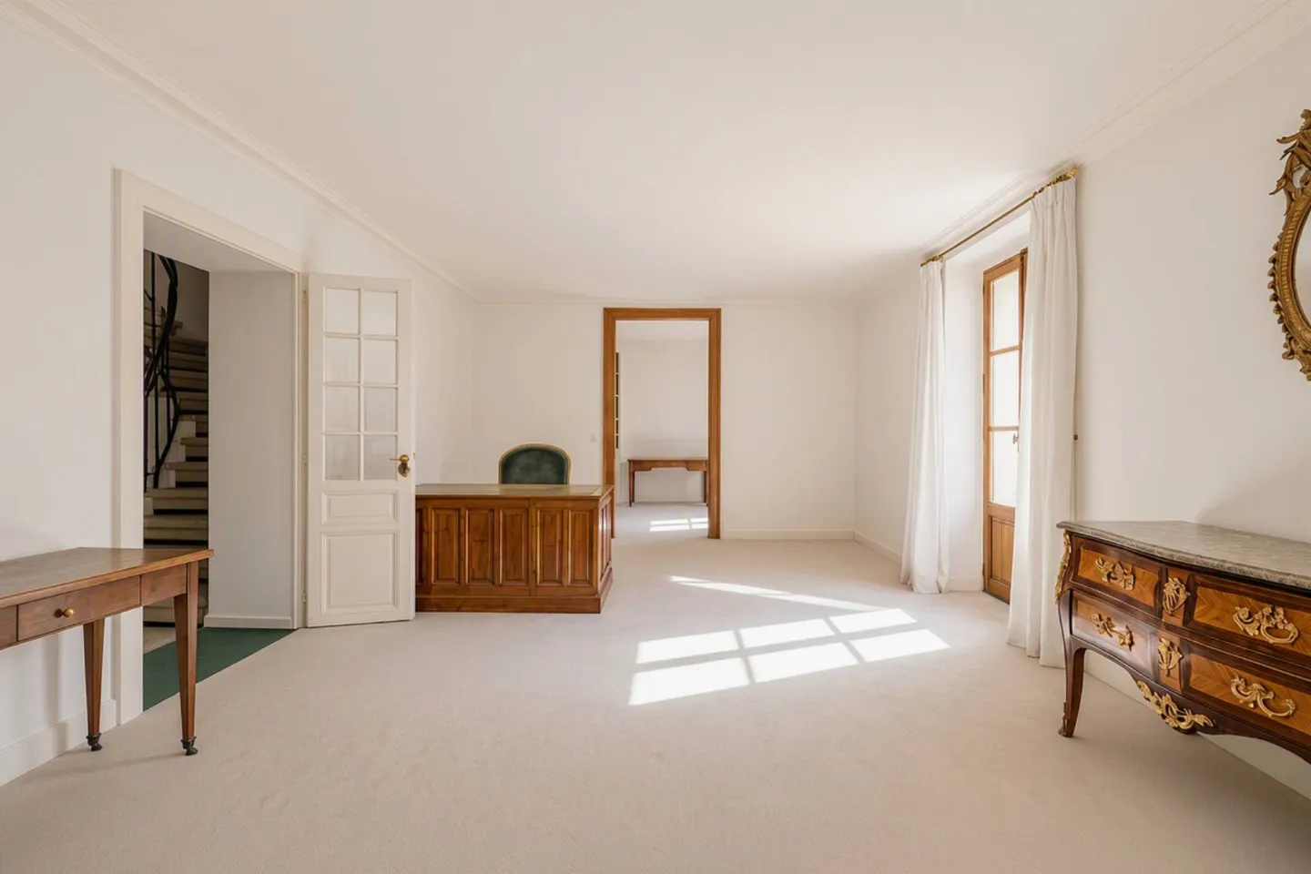 9-room adjoining house - Photo 1 of 8