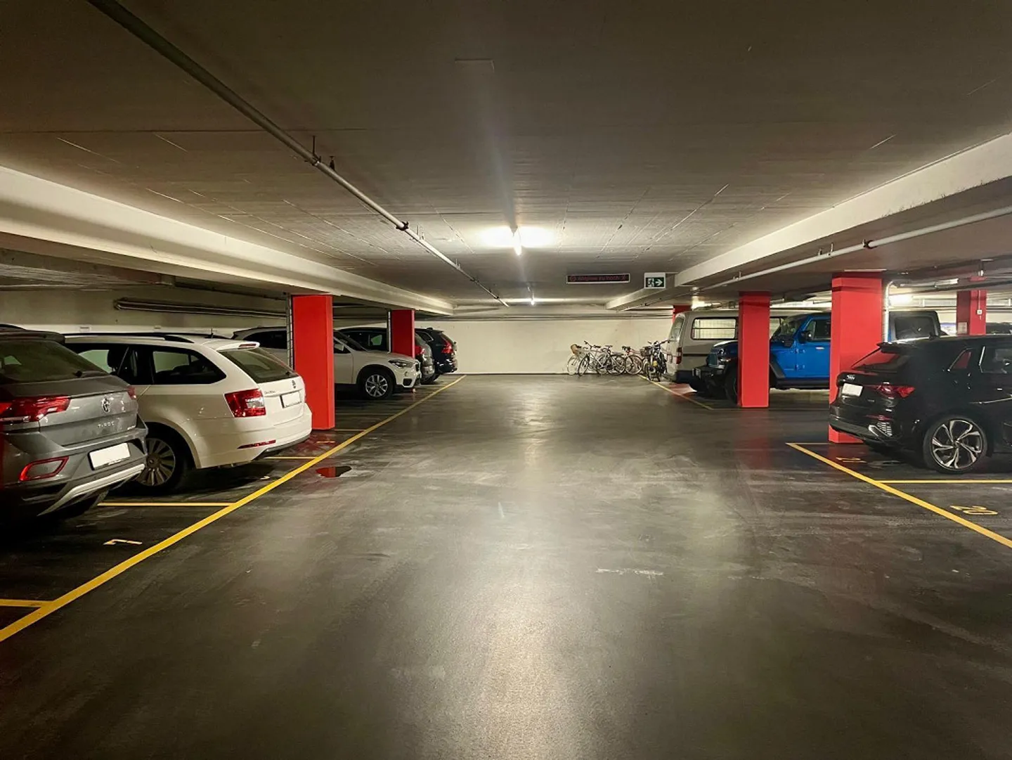 Places de stationnement pour motos au centre de Lucerne - Photo 2 sur 4