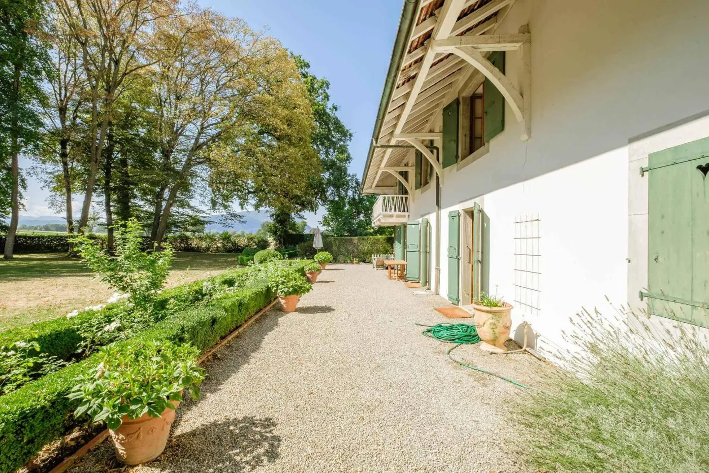 9-room adjoining house - Photo 8 of 8