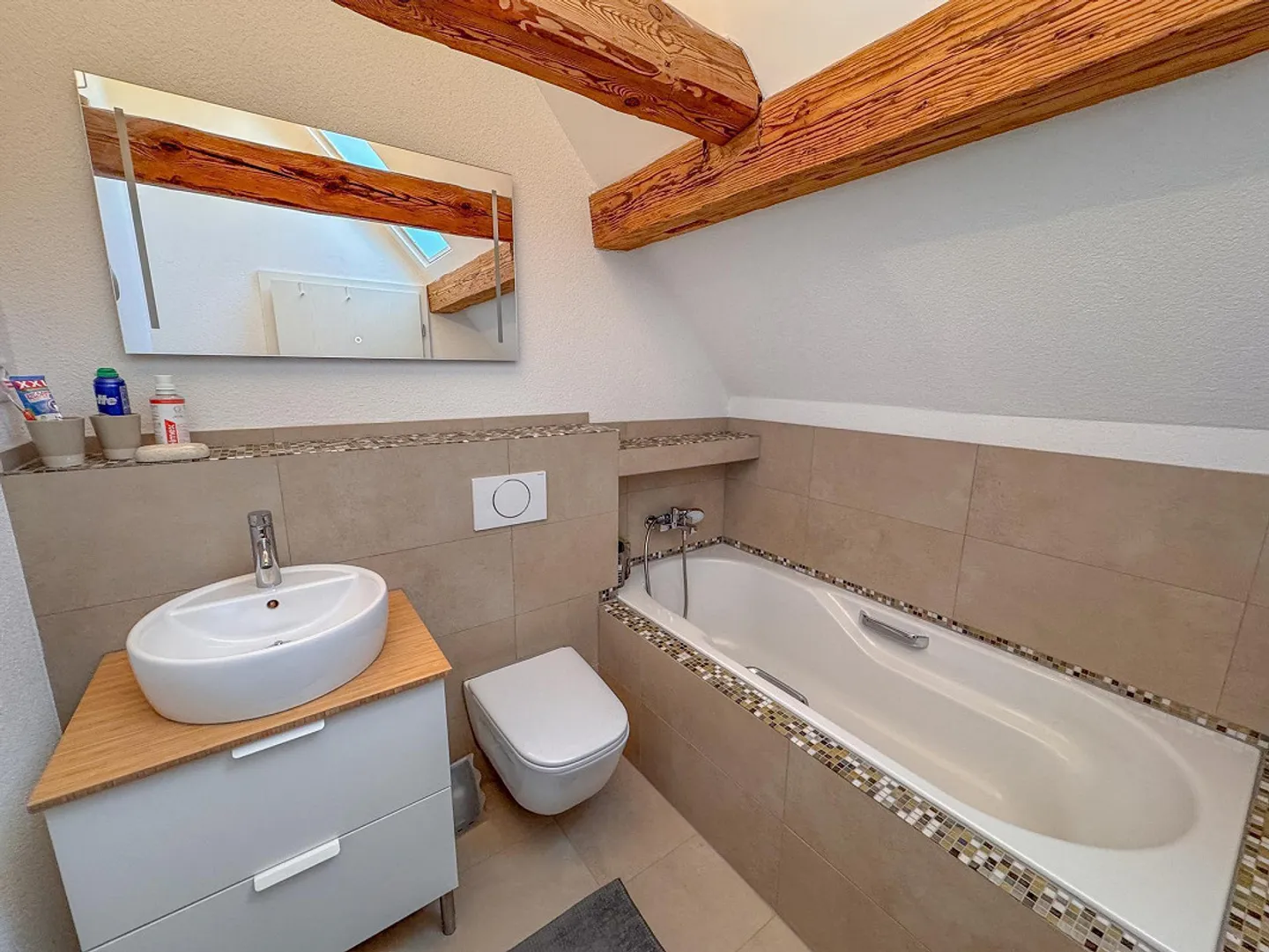 Liebevoll renov. Wohnhaus mit Scheune, grosszügige Umgebung (B - Foto 19 von 28