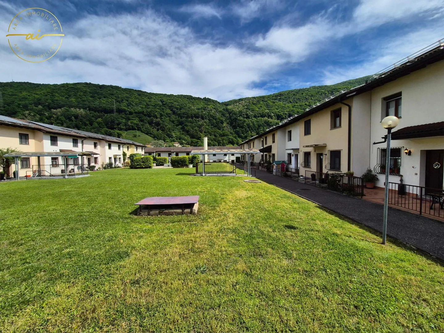 Casa a schiera luminosa con giardino a Barbengo - Foto 3 di 13