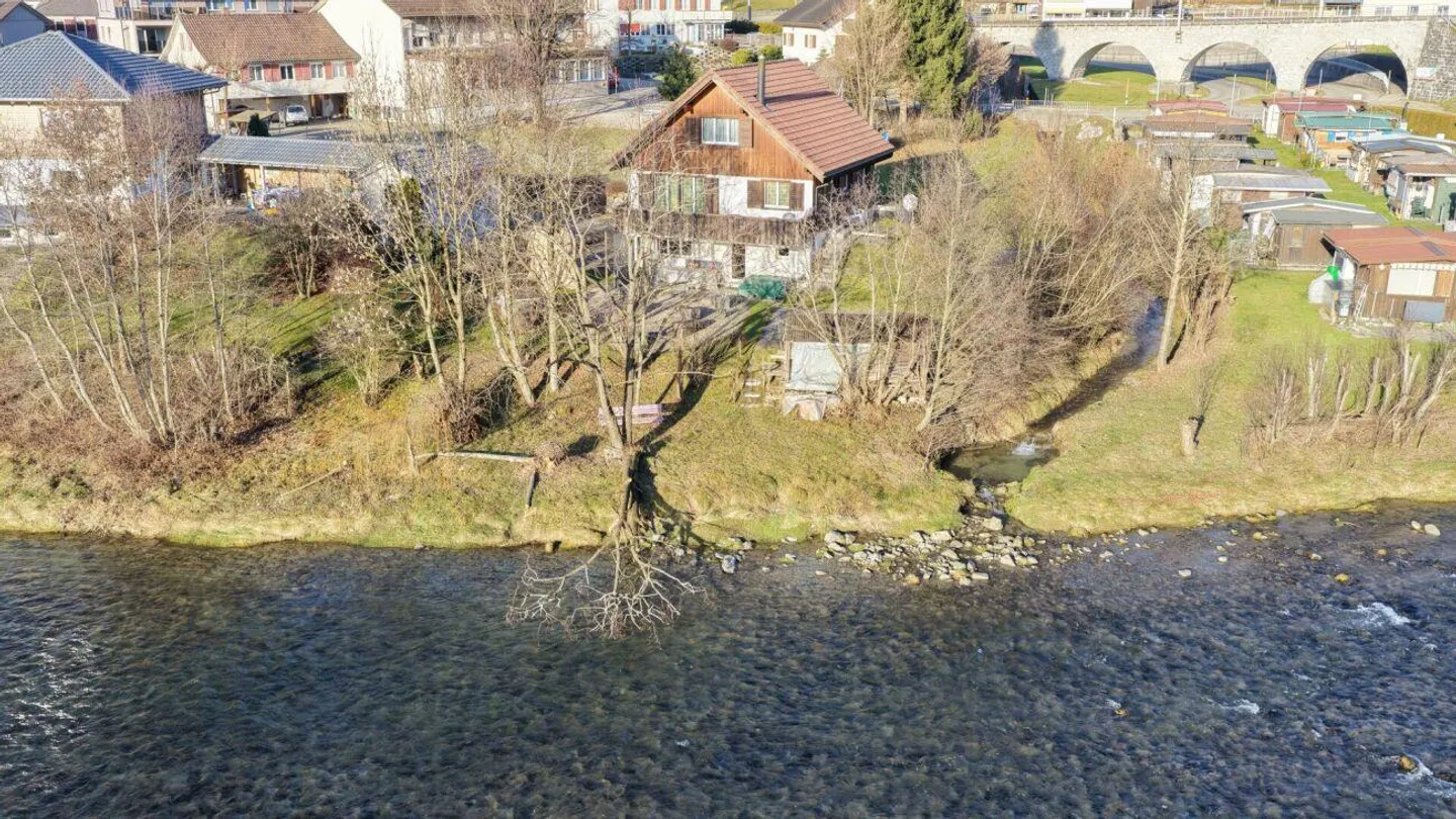 5.5-Zi-Haus mit Umschwung und Bachanstoss - Foto 15 von 16