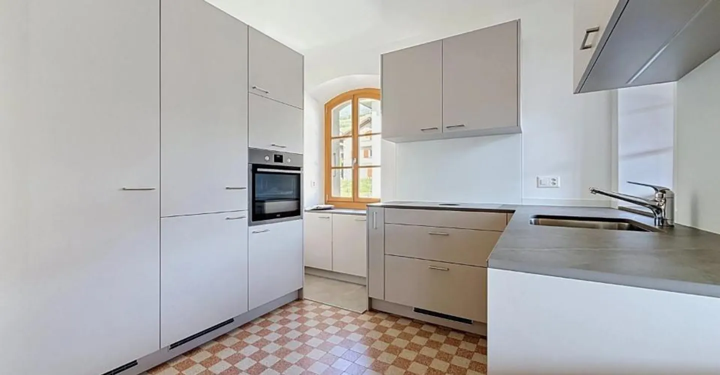 Zu vermieten? Renovierte 4,5 Zimmer von 150 m² mit Garten, Garage und Panoramablick - Foto 3 von 12
