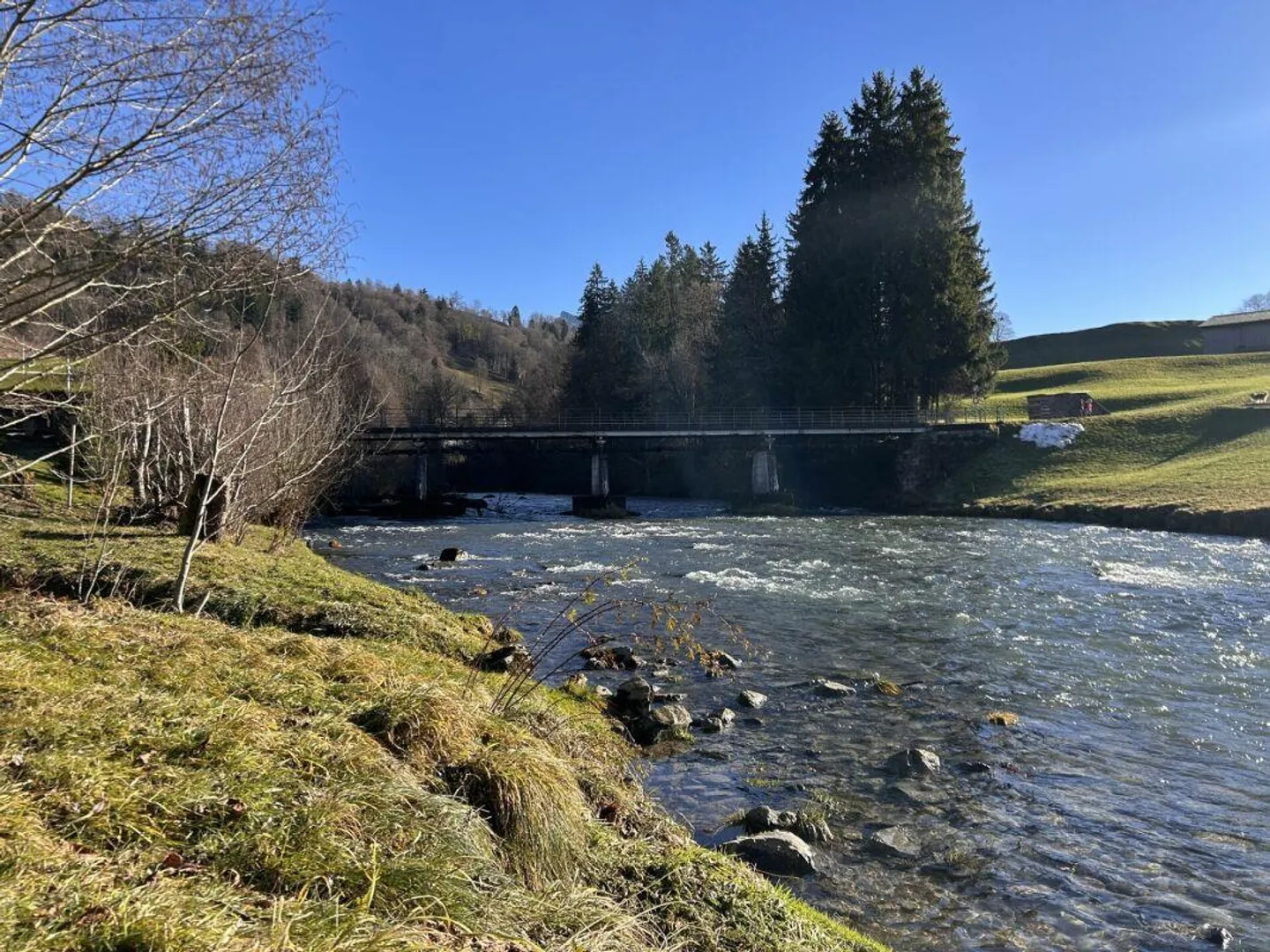 5.5-Zi-Haus mit Umschwung und Bachanstoss - Foto 14 von 16