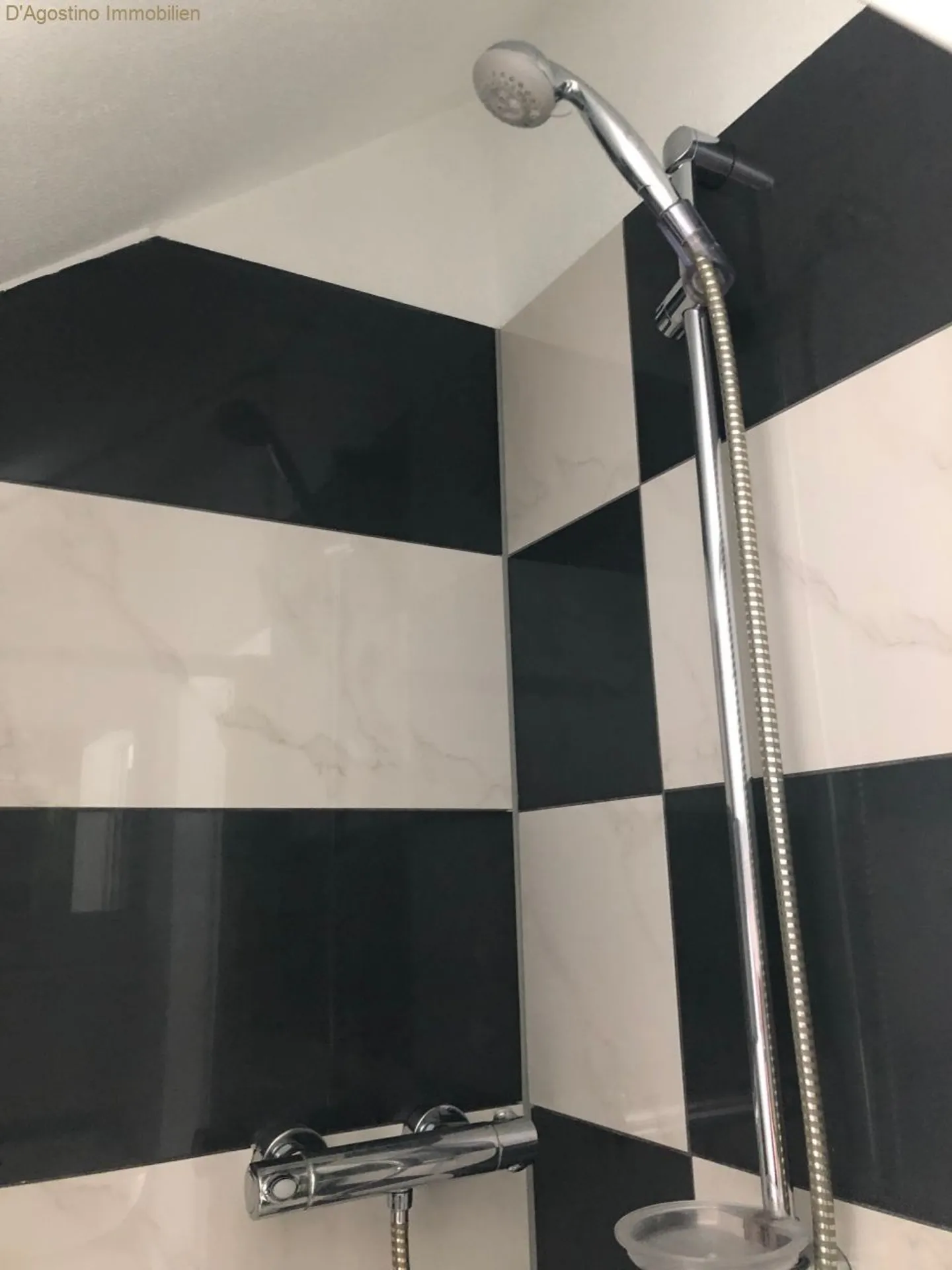 Renovated and furnished studio - Photo 4 of 4