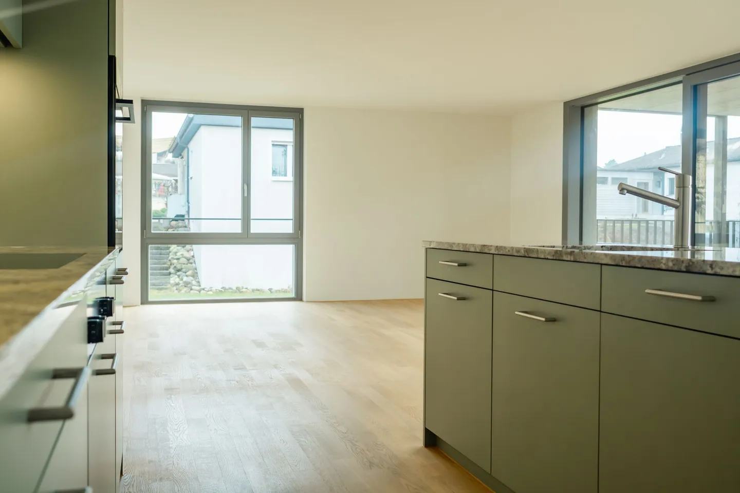 Moderne Wohnung mit grosser Terrasse - Foto 1 von 12