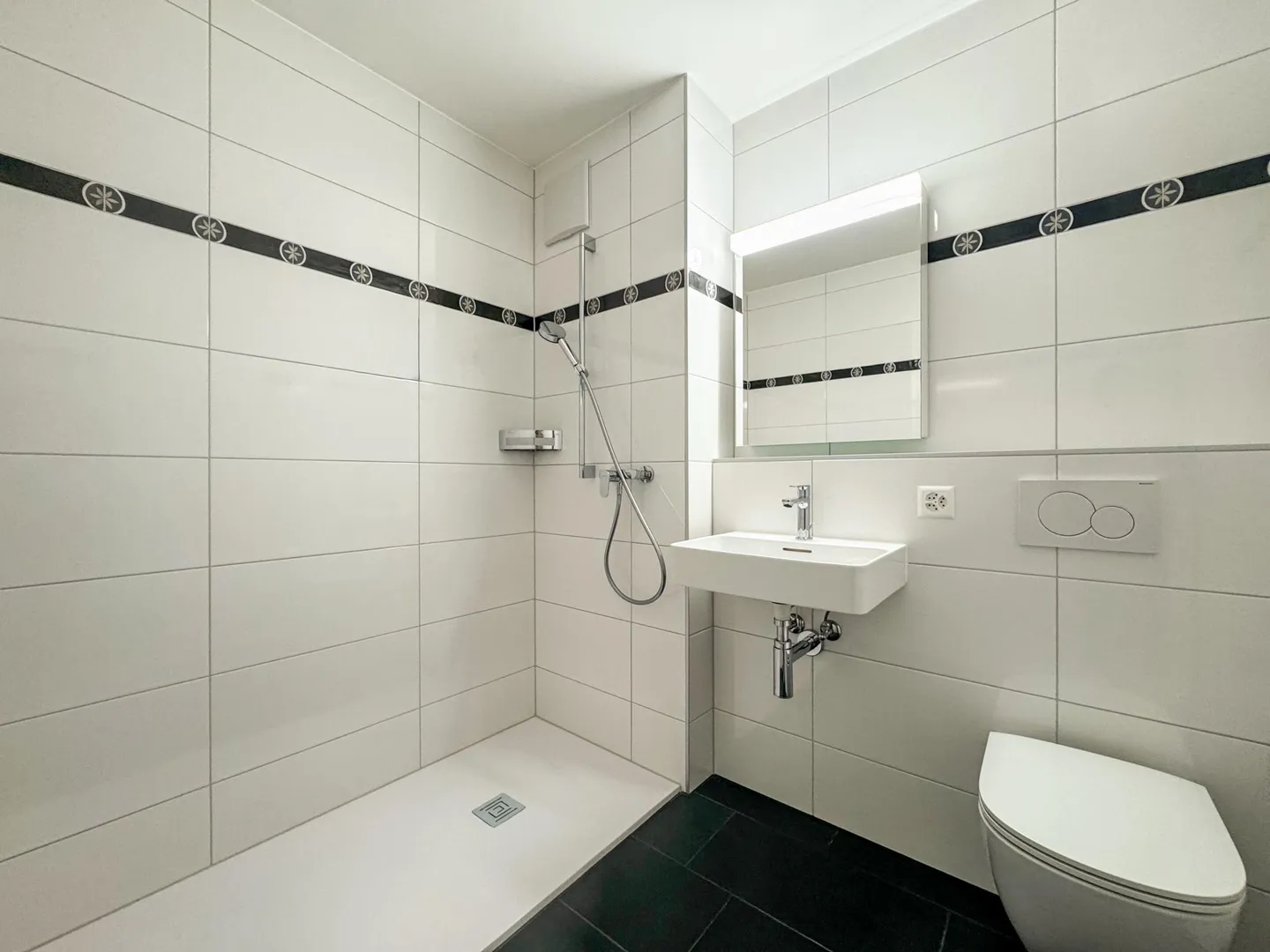 Attic 4.5 room apartment with storage room (3rd floor) Rent CHF 1,450 + additional costs Fr. 200.00 - Photo 6 of 11
